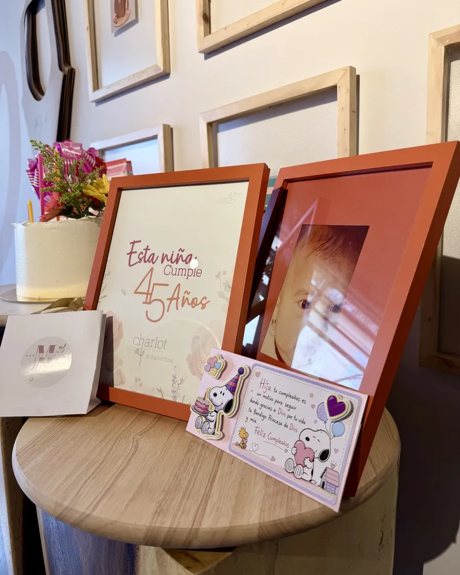 The setup — Before anyone arrives: the details, the gifts and the sign all in place.